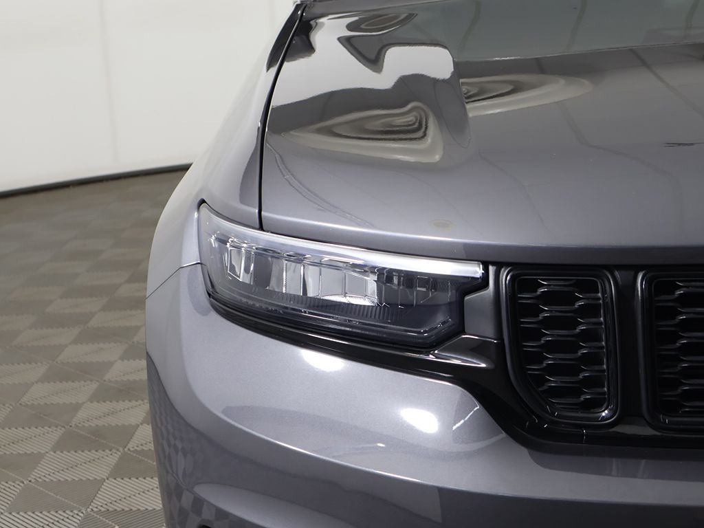 Used 2023 Gray Jeep Altitude image 14