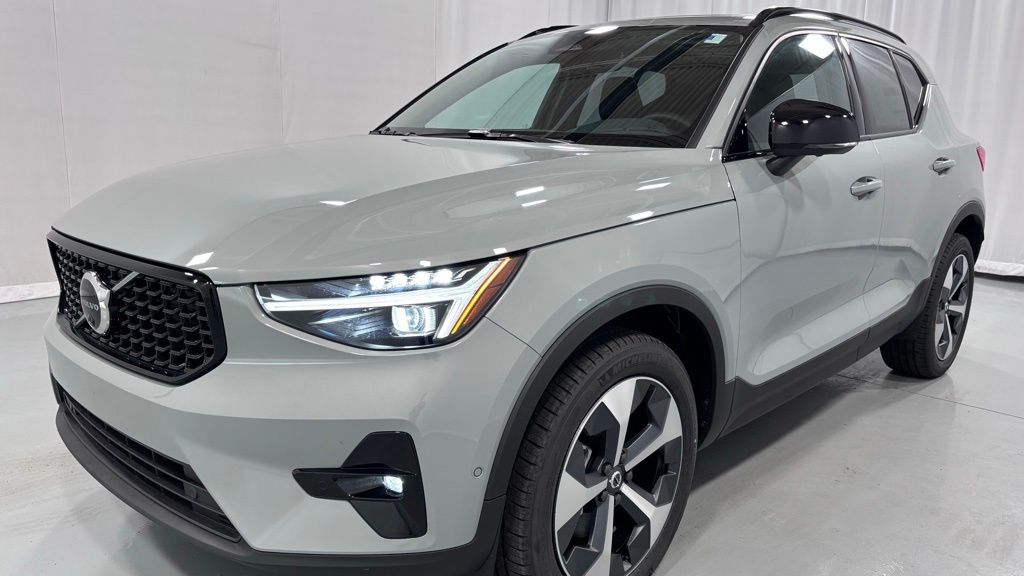 Gray Metallic 2026 Volvo XC40 B5 Plus AWD SUV / Crossover All-Wheel Drive Automatic