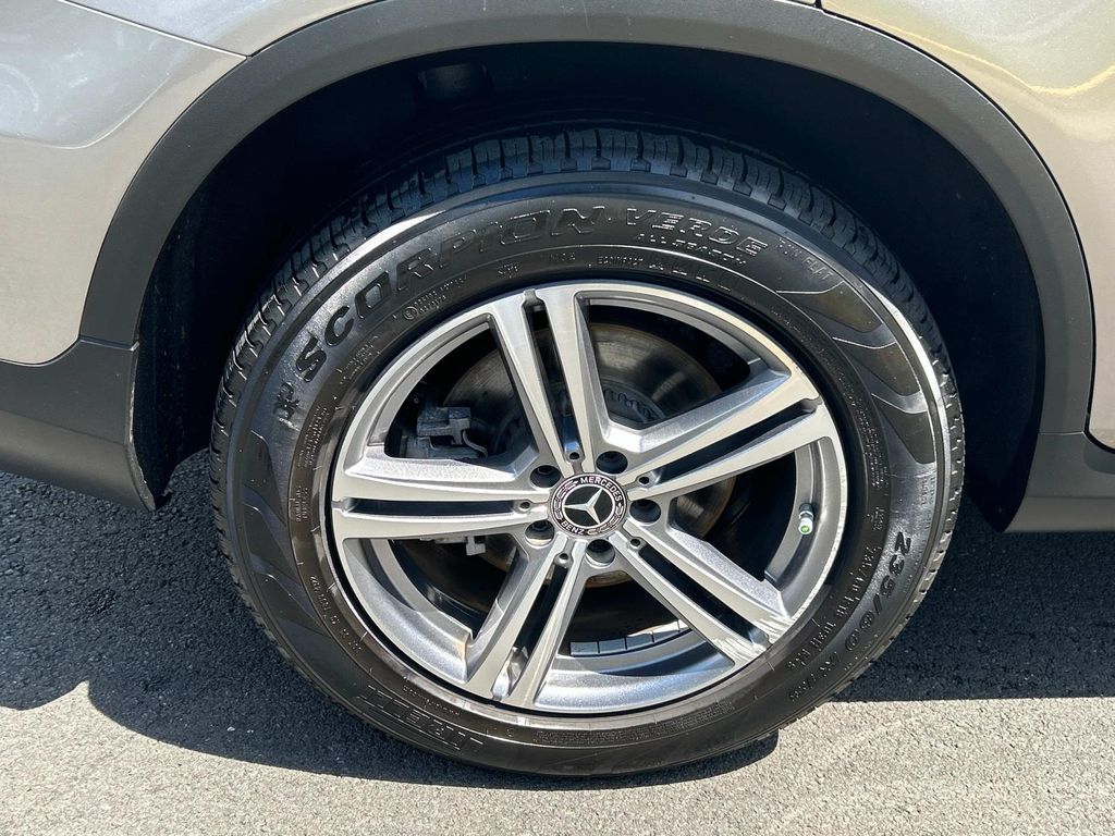 Thumbnail: 2021 Mercedes-Benz GLC - 16