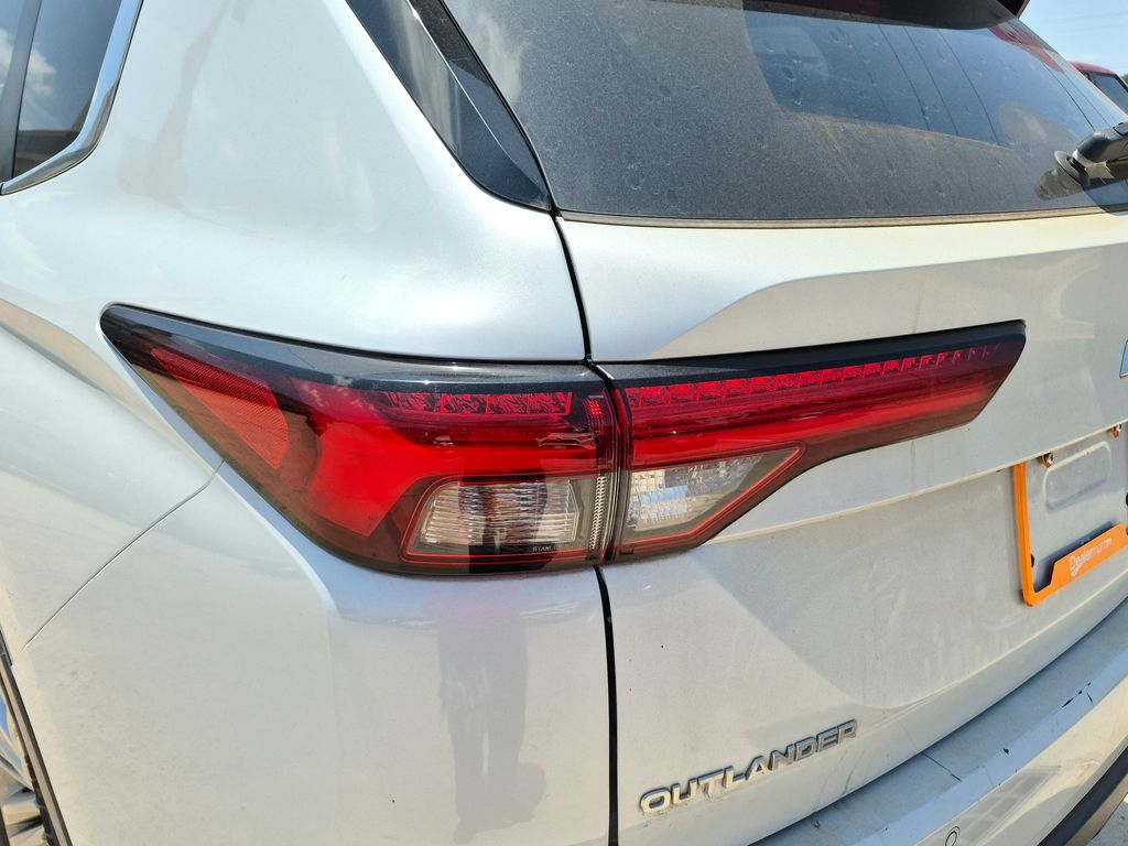 2023 Mitsubishi Outlander ES White at North Houston Mitsubishi