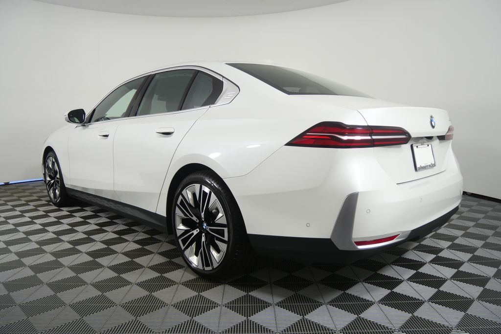 Thumbnail: 2026 BMW 5 Series - 5