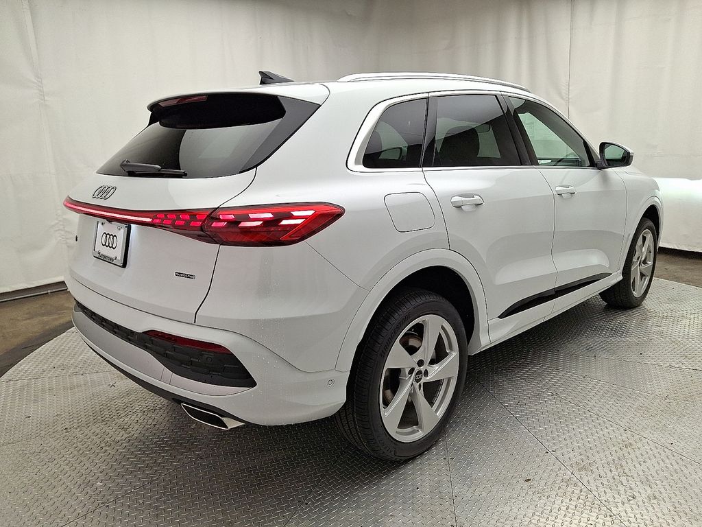 Thumbnail: 2025 Audi Q5 - 3