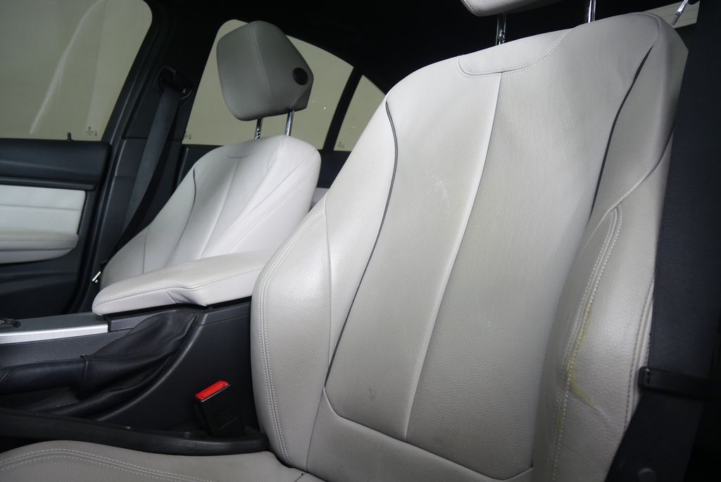 Thumbnail: 2013 BMW 3 Series - 9