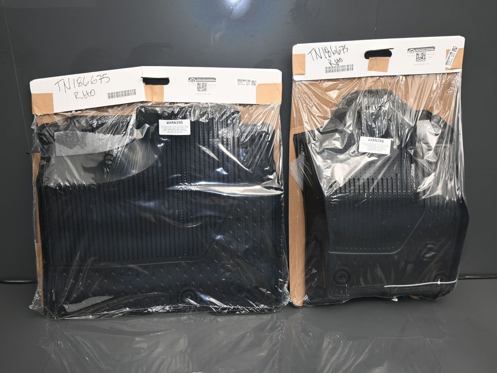 New 2026 Diamond Black Crystal Pearlcoat Ram RHO image 42