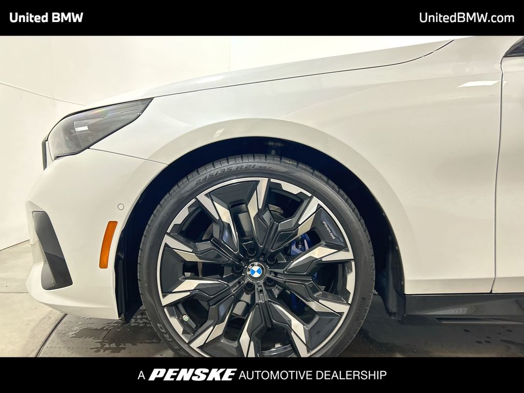 Thumbnail: 2025 BMW 5 Series - 10