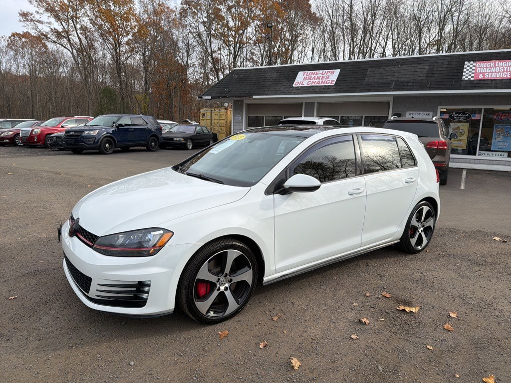 2017 Volkswagen Golf GTI 2.0T SE 4-Door FWD