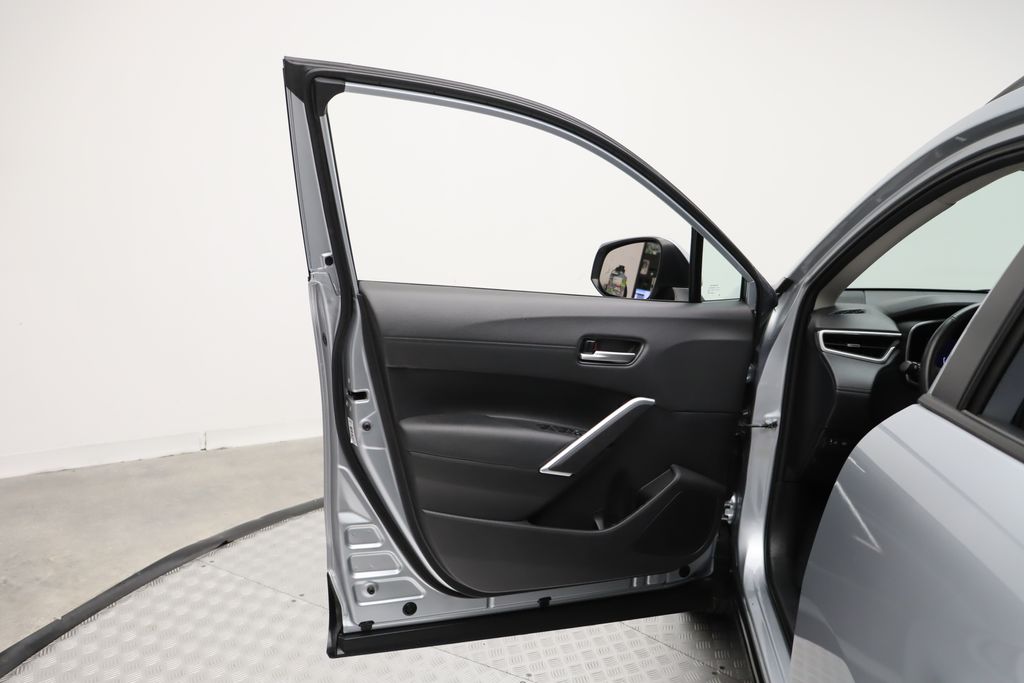 2024 Toyota Corolla Cross XLE 16