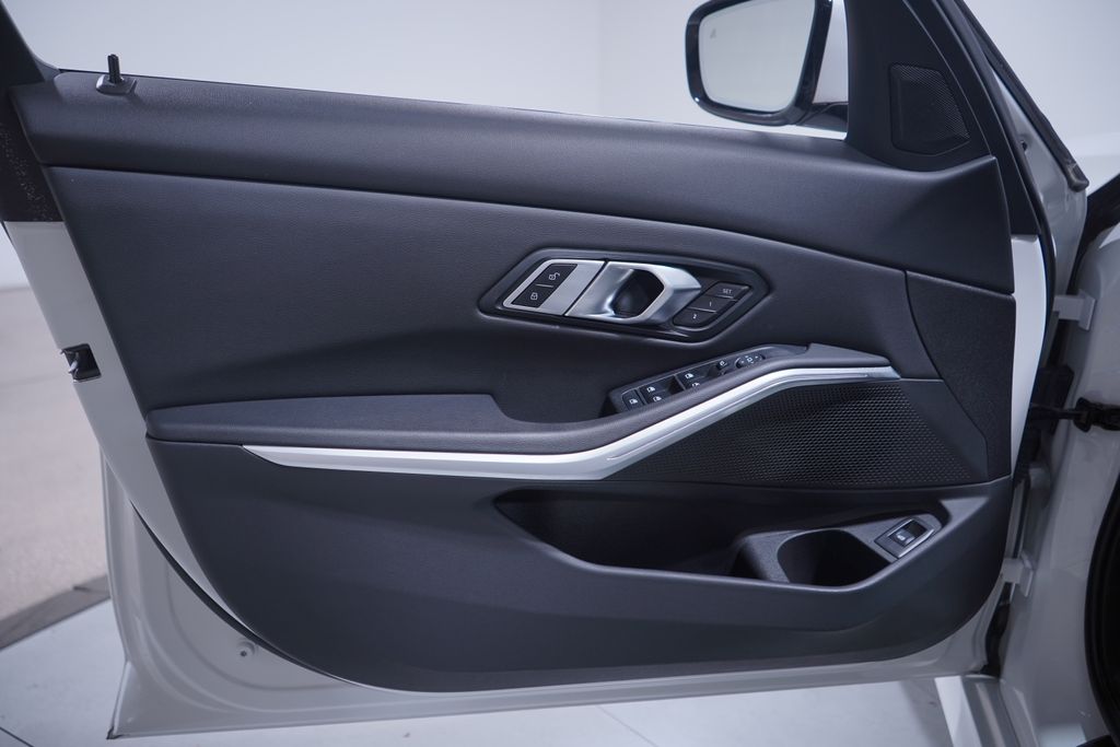 Thumbnail: 2023 BMW 3 Series - 16