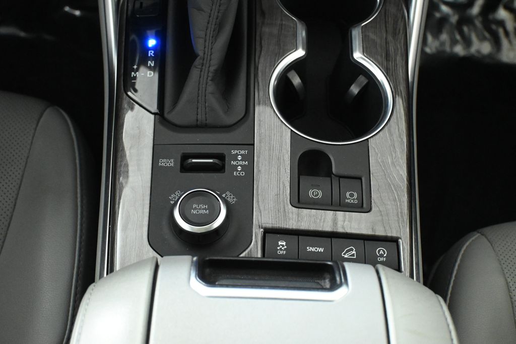 Thumbnail: 2020 Toyota Highlander - 26