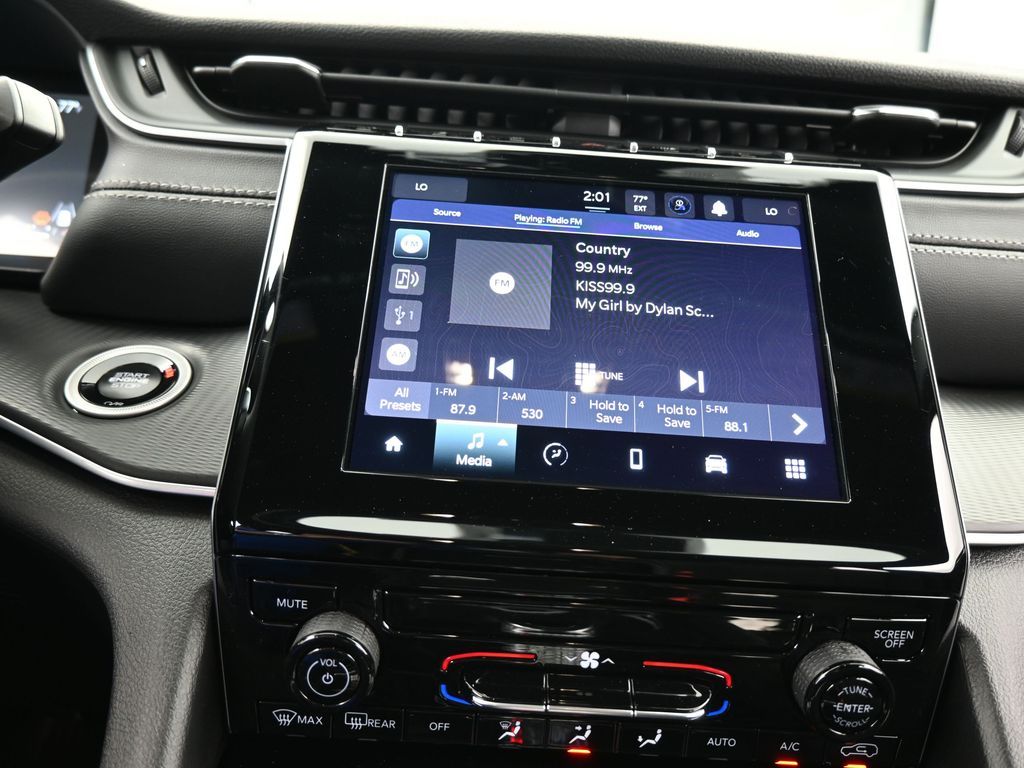 Used 2025 Diamond Black Crystal Pearlcoat Jeep Laredo image 24