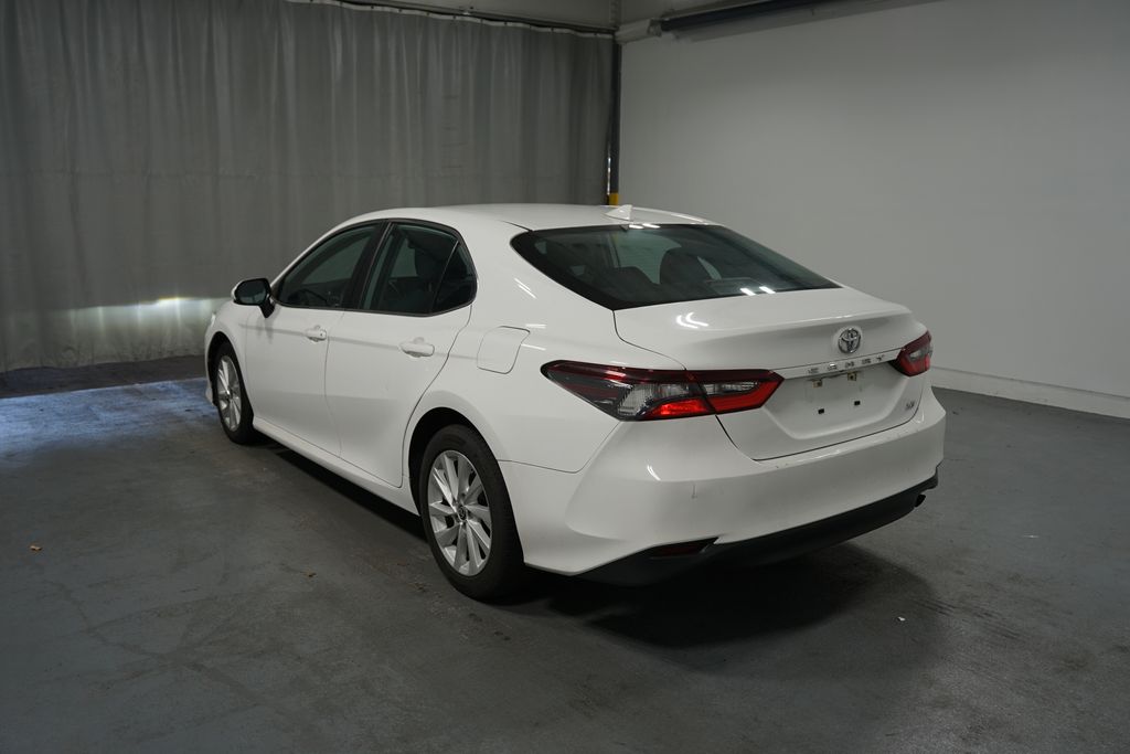 2022 Toyota Camry LE 4