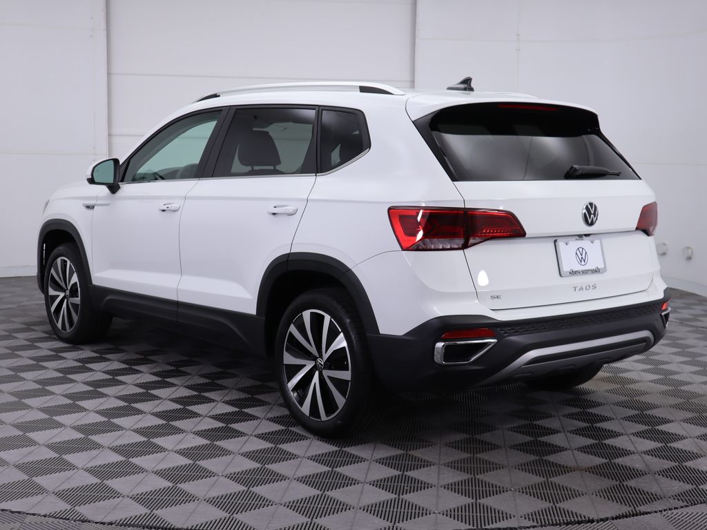 2024 Volkswagen Taos SE 8