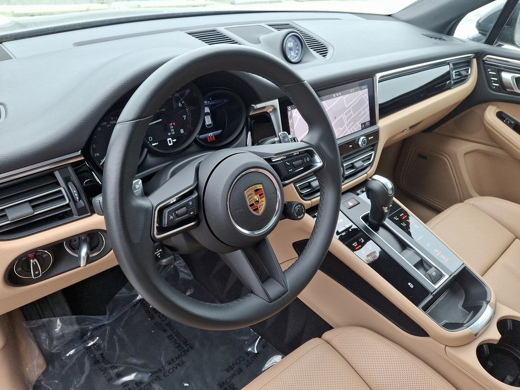 2023 Porsche Macan  4