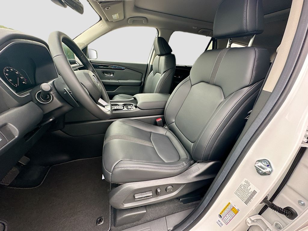 2025 Honda Pilot Touring 16