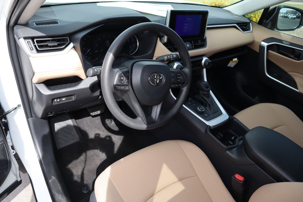 2025 Toyota RAV4 LE 9