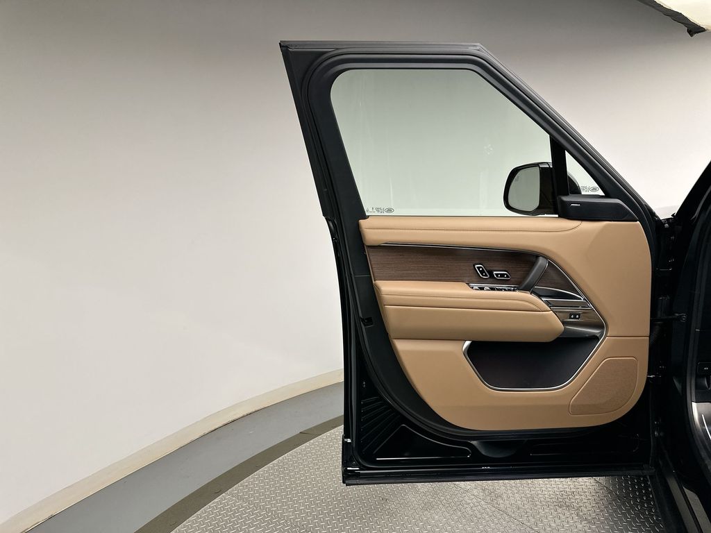 Thumbnail: 2026 Land Rover Range Rover - 9