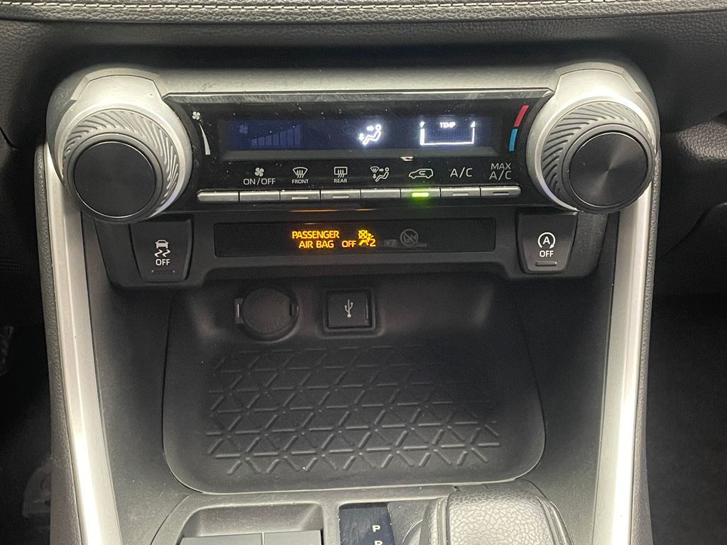 2021 Toyota RAV4 LE 26