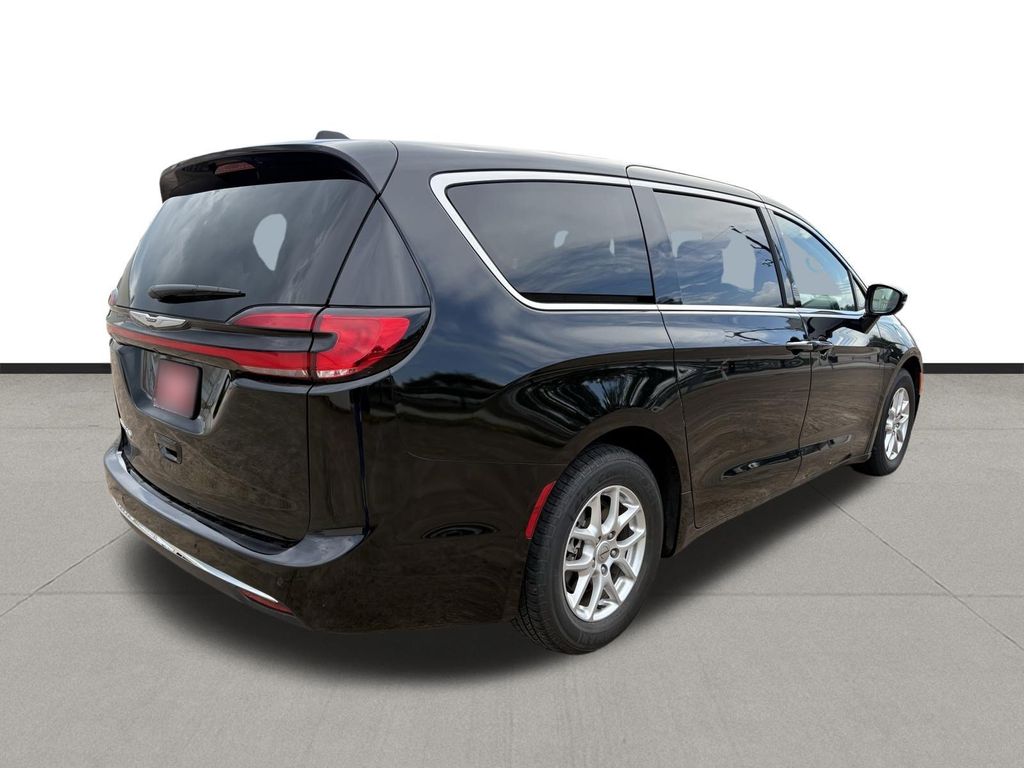 2024 Chrysler Pacifica Touring L - 4