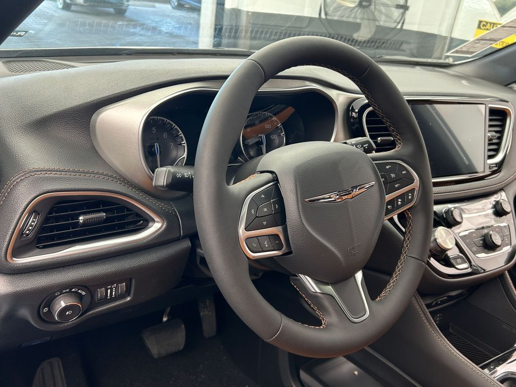 New 2026 Bright White Clearcoat Chrysler Pinnacle image 11