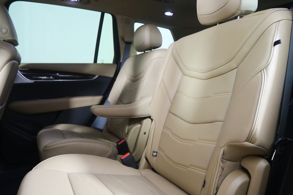 Thumbnail: 2024 Cadillac XT6 - 17