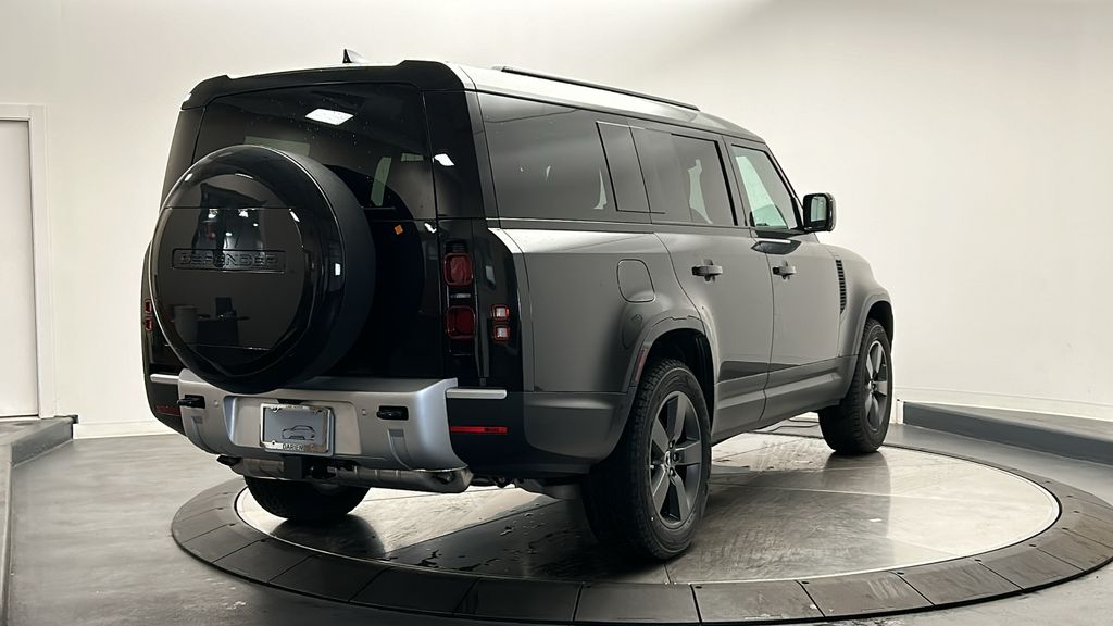 2025 Land Rover Defender 130 5