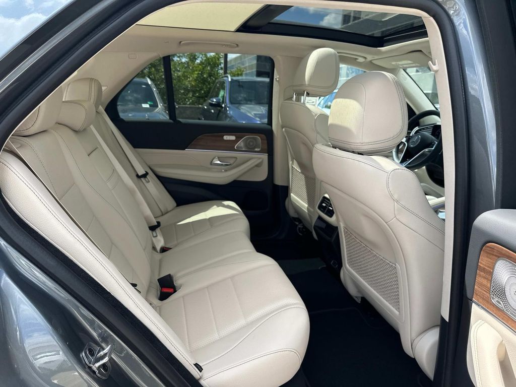 Thumbnail: 2026 Mercedes-Benz GLE - 15