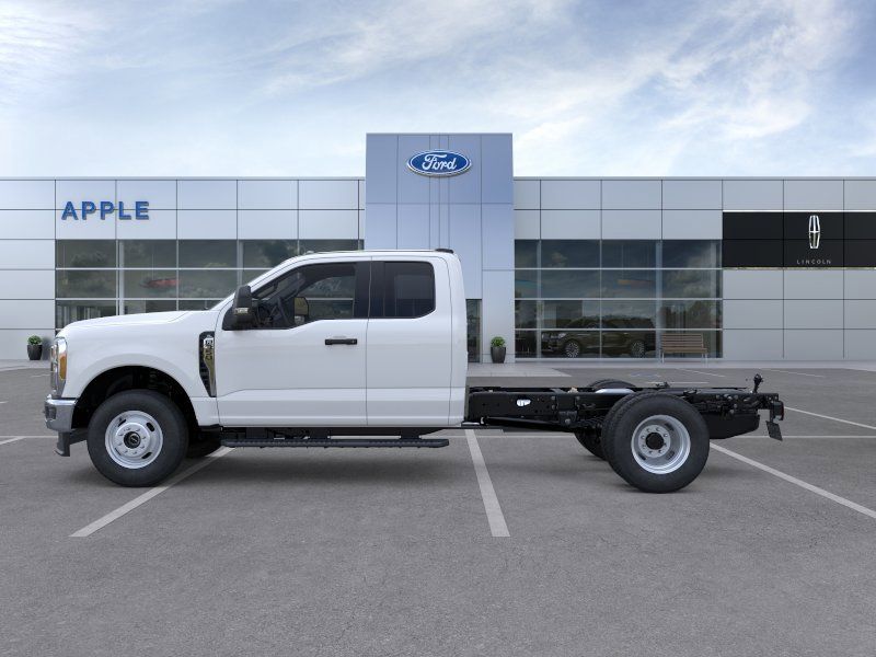 2025 Ford F-350 Chassis XL