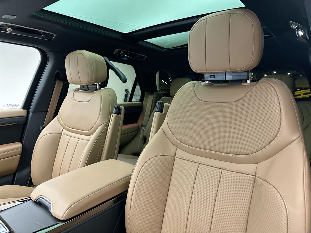 Thumbnail: 2026 Land Rover Range Rover Sport - 10