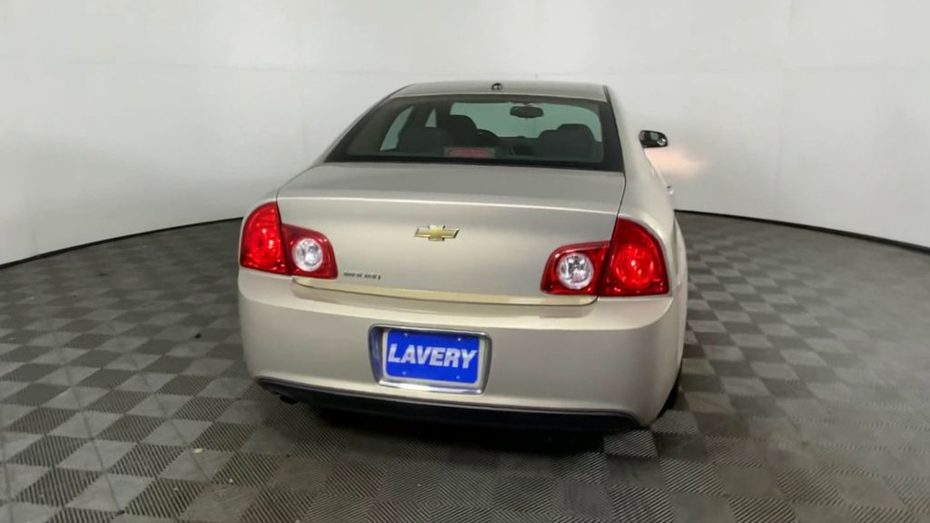 2010 Chevrolet Malibu LS 8