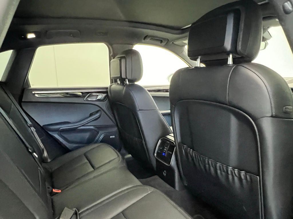 Thumbnail: 2021 Porsche Macan - 16