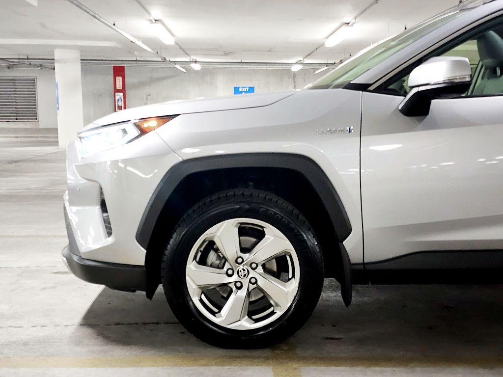 2019 Toyota RAV4 Hybrid Limited 16