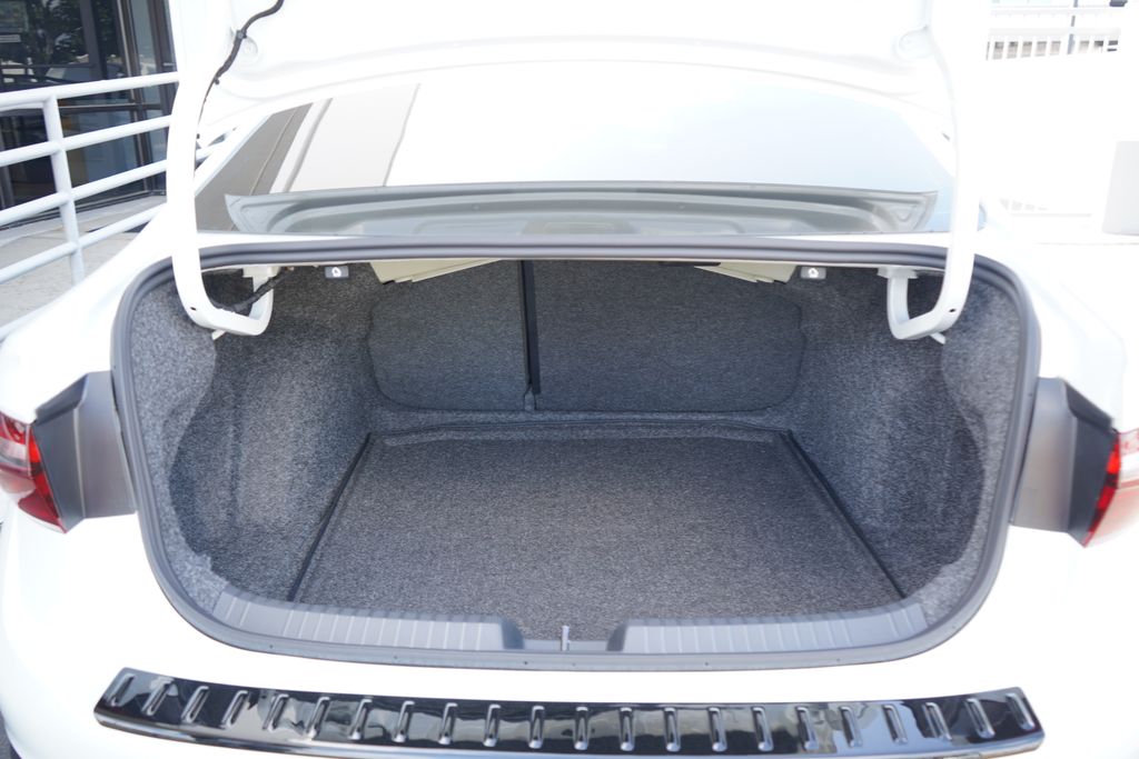 2025 Volkswagen Jetta SE 19