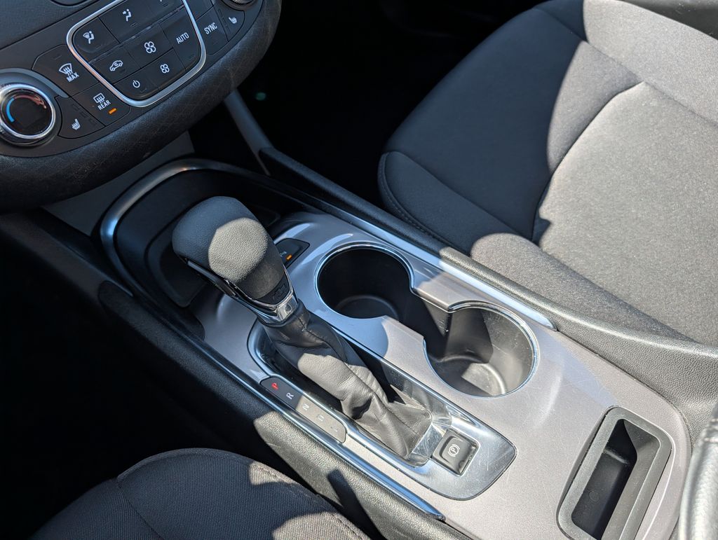 2024 Summit White Chevrolet Malibu LT FWD Sedan