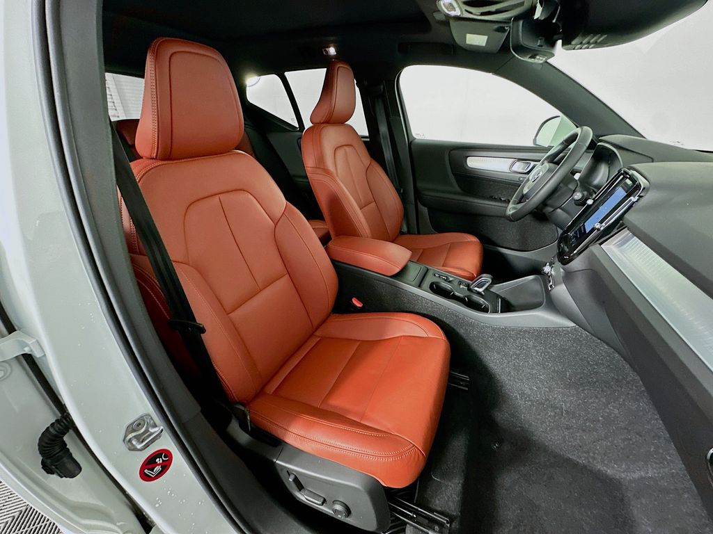 Thumbnail: 2019 Volvo XC40 - 29