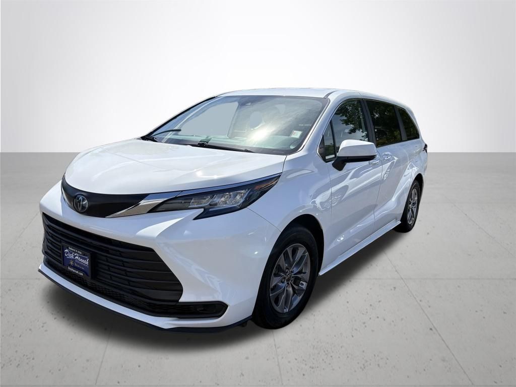 2023 Toyota Sienna LE