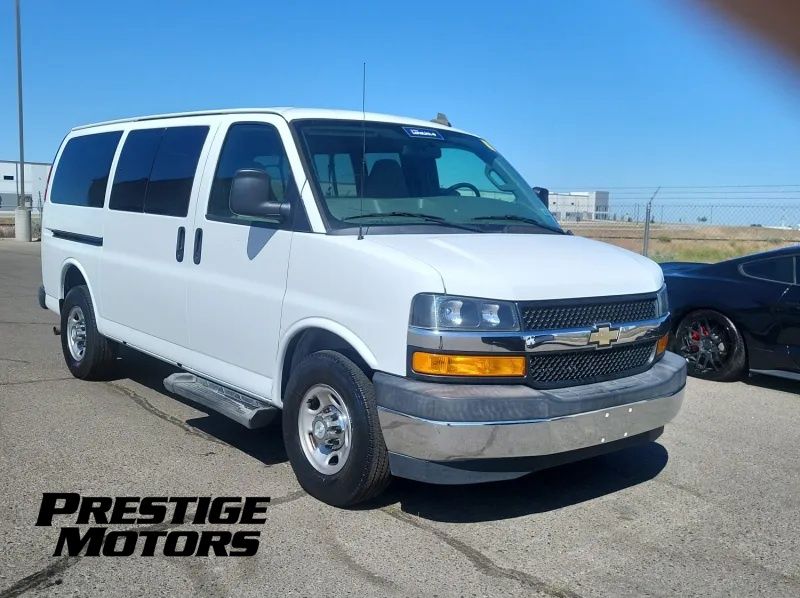 Summit White 2018 Chevrolet Express Van Rear-Wheel Drive 6-Speed Automatic Overdrive