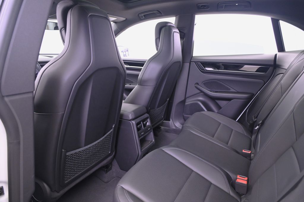 Thumbnail: 2024 Porsche Macan - 31