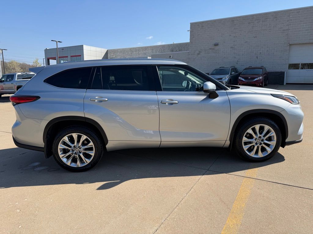 used 2023 Toyota Highlander car, priced at $37,903