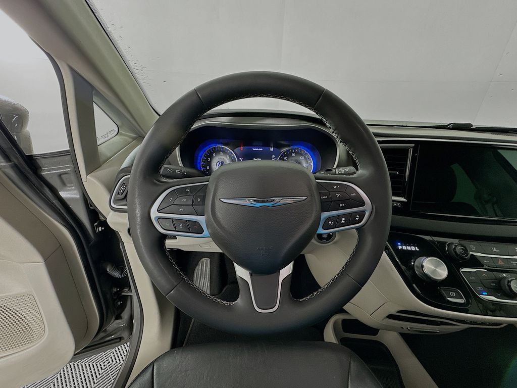 Thumbnail: 2022 Chrysler Pacifica - 11
