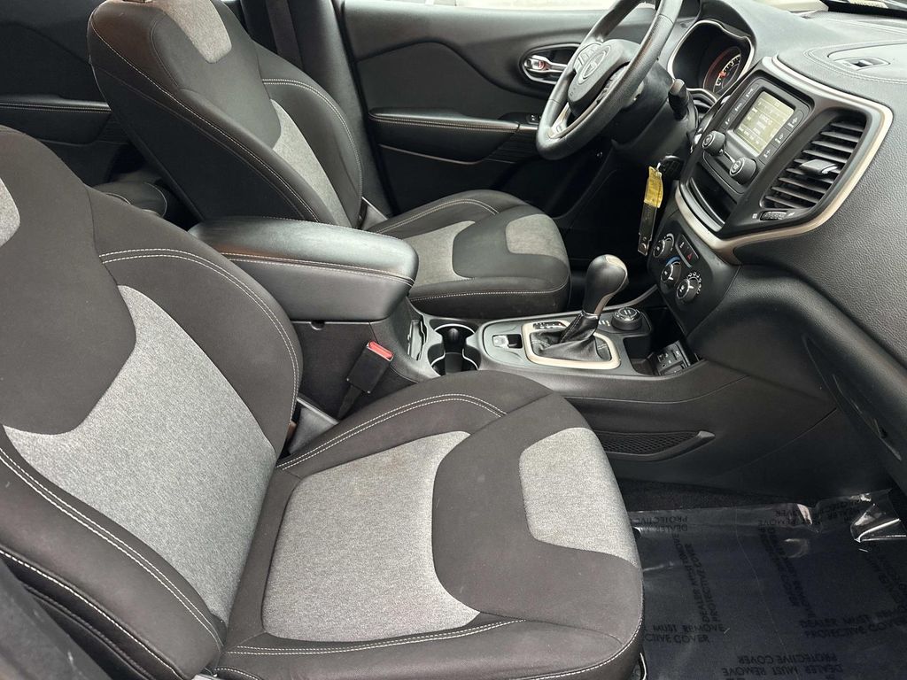 Thumbnail: 2014 Jeep Cherokee - 20