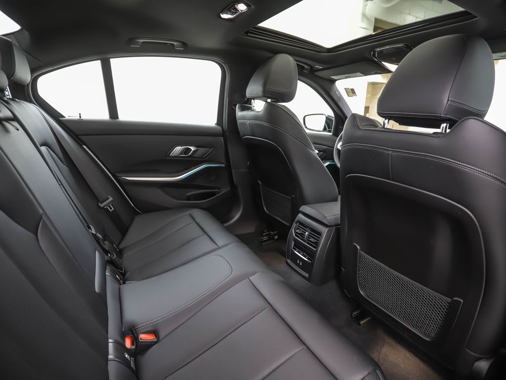 Thumbnail: 2023 BMW 3 Series - 26