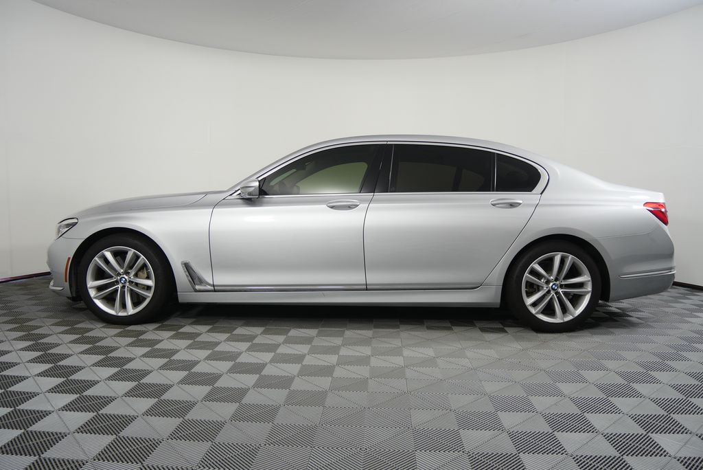 Thumbnail: 2017 BMW 7 Series - 6