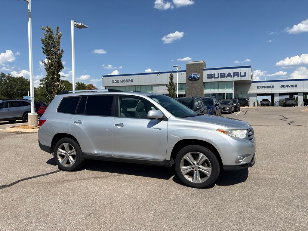 Classic Silver Metallic 2012 Toyota Highlander SUV / Crossover Front-Wheel Drive 5-Speed Automatic Overdrive