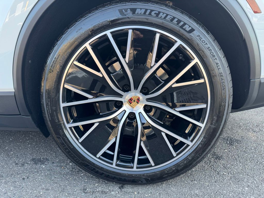 2024 Porsche Macan T 31