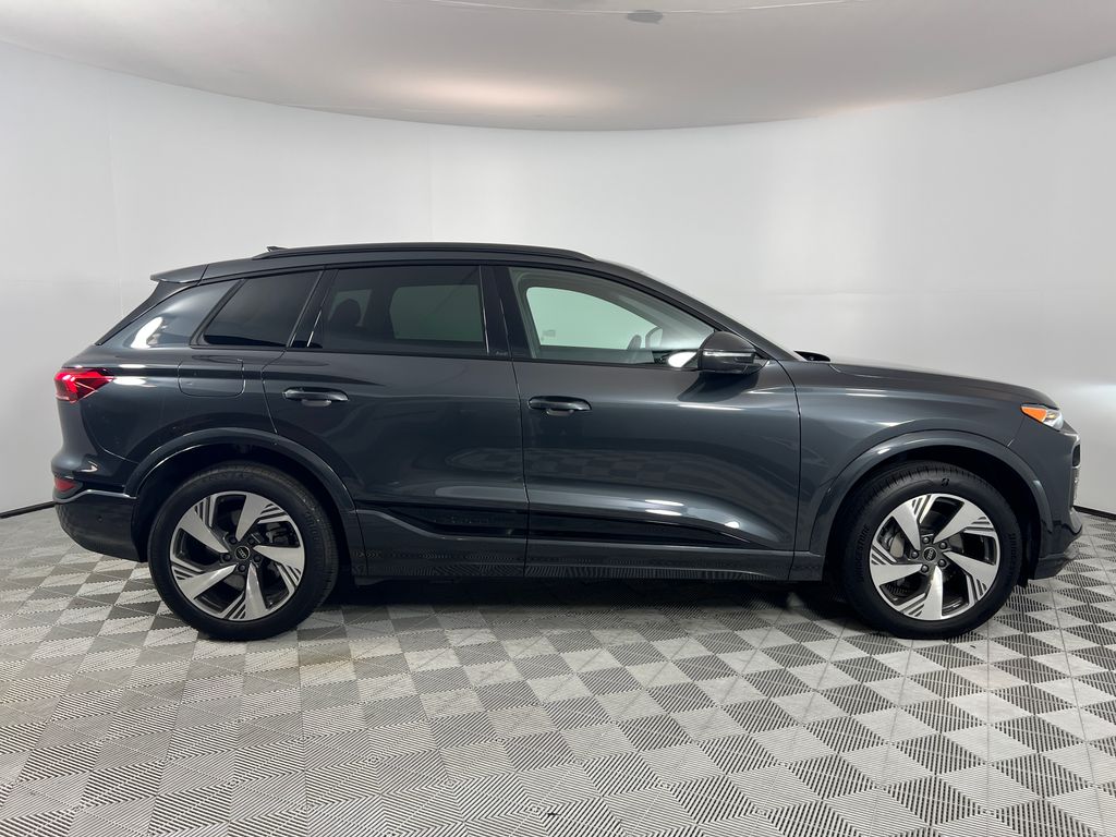 Thumbnail: 2025 Audi Q6 e-tron - 6