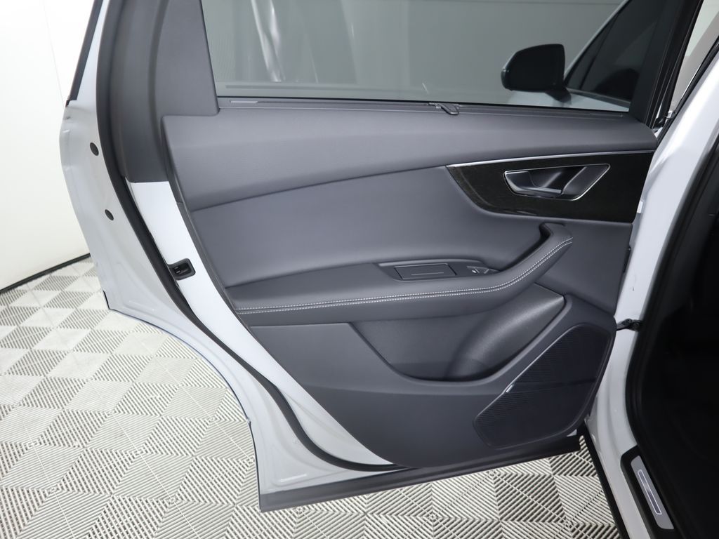 Thumbnail: 2025 Audi Q7 - 28