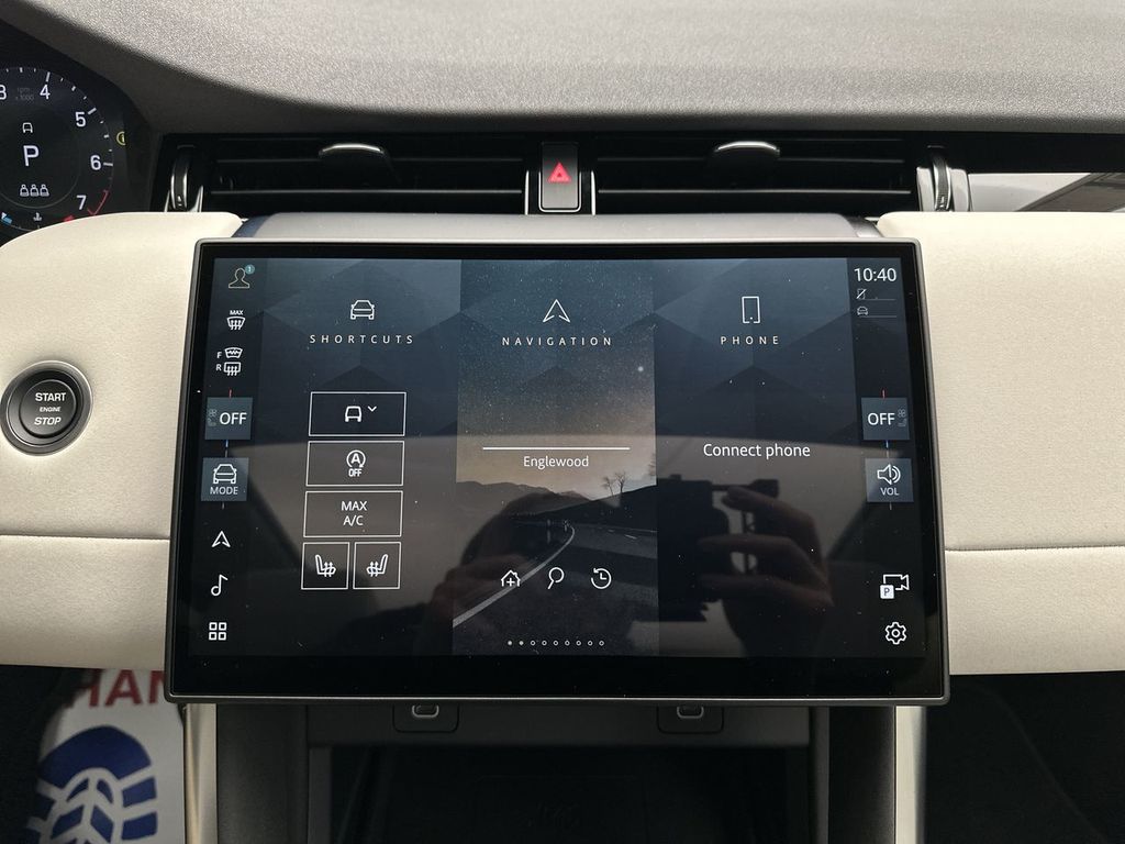 Thumbnail: 2024 Land Rover Discovery Sport - 16
