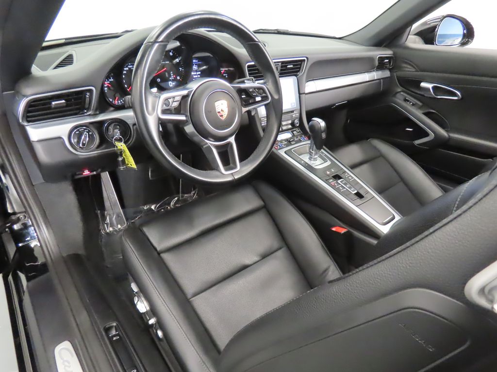 Thumbnail: 2018 Porsche 911 - 4