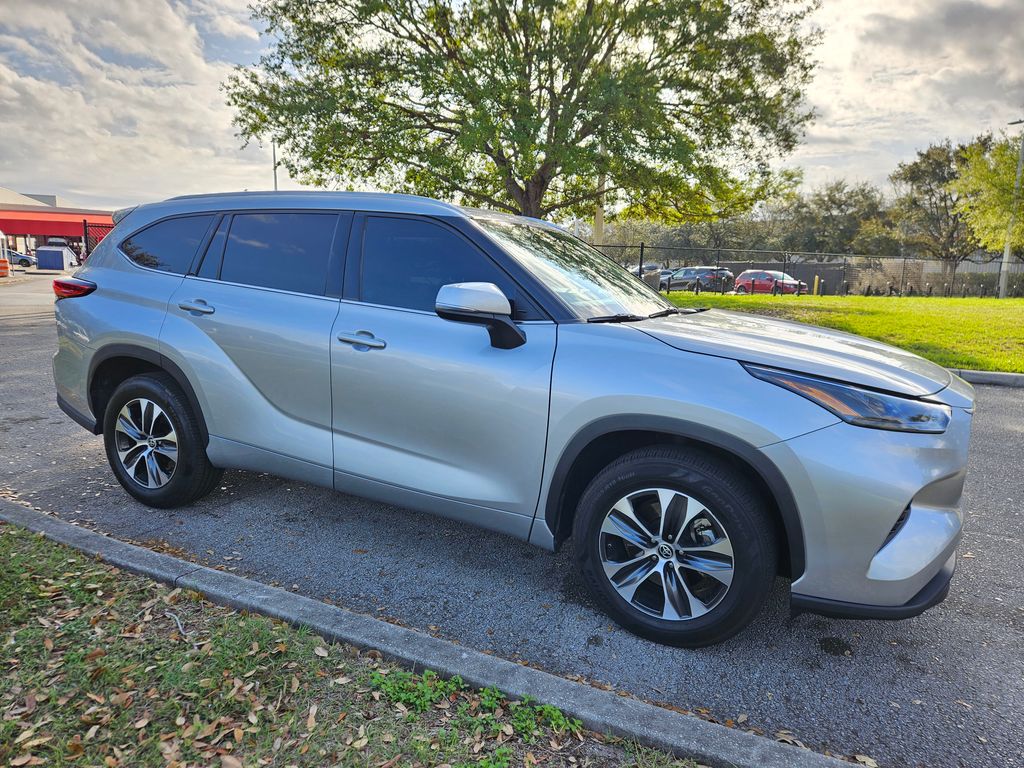 2022 Toyota Highlander XLE 7