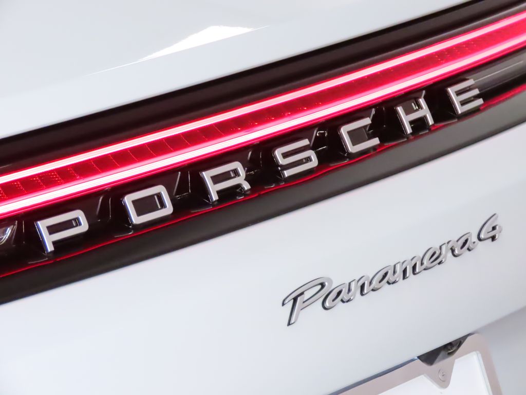 Thumbnail: 2026 Porsche Panamera - 12